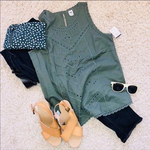 Olive green small embroidered sleeveless gap top
